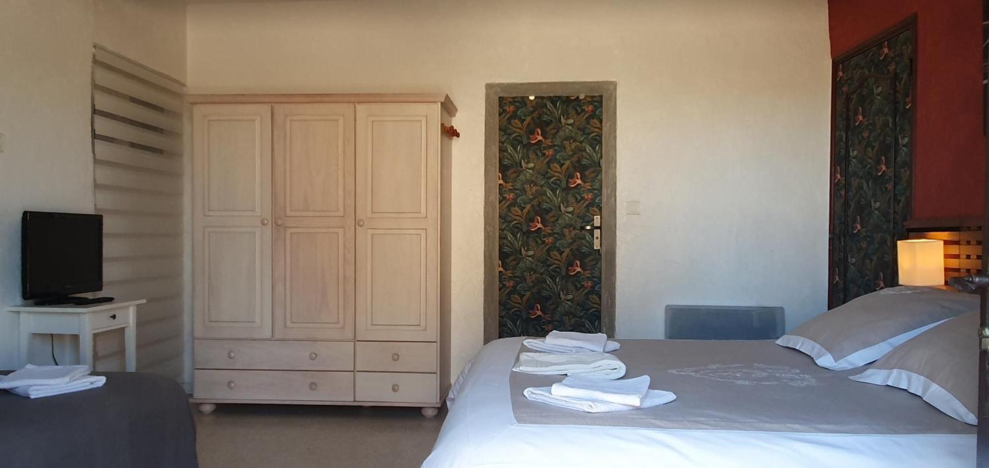 Le Jardin D'Ivana Chambres D'Hotes B&B Avec Piscine Chauffee Oppede Bagian luar foto
