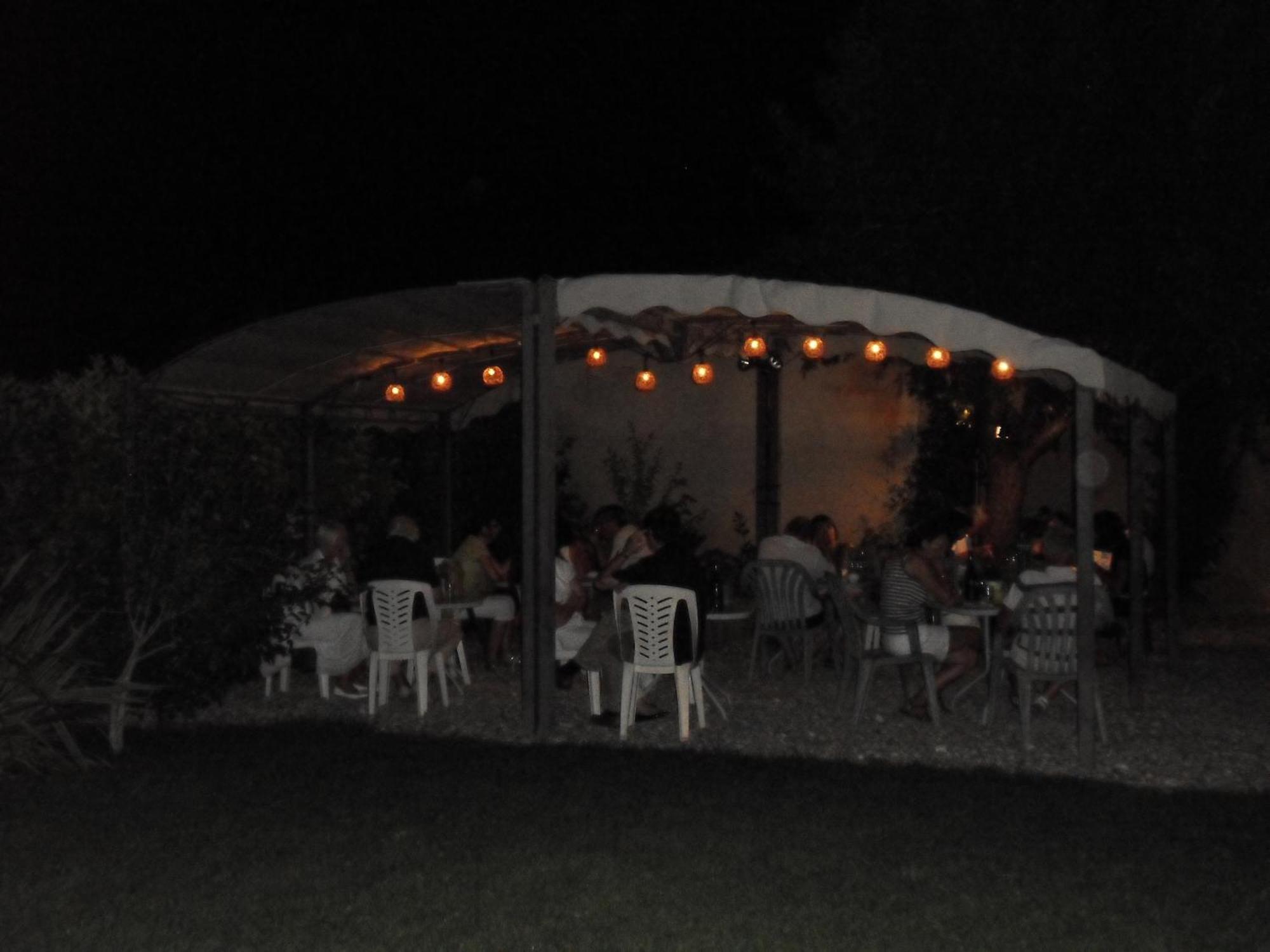 Le Jardin D'Ivana Chambres D'Hotes B&B Avec Piscine Chauffee Oppede Bagian luar foto