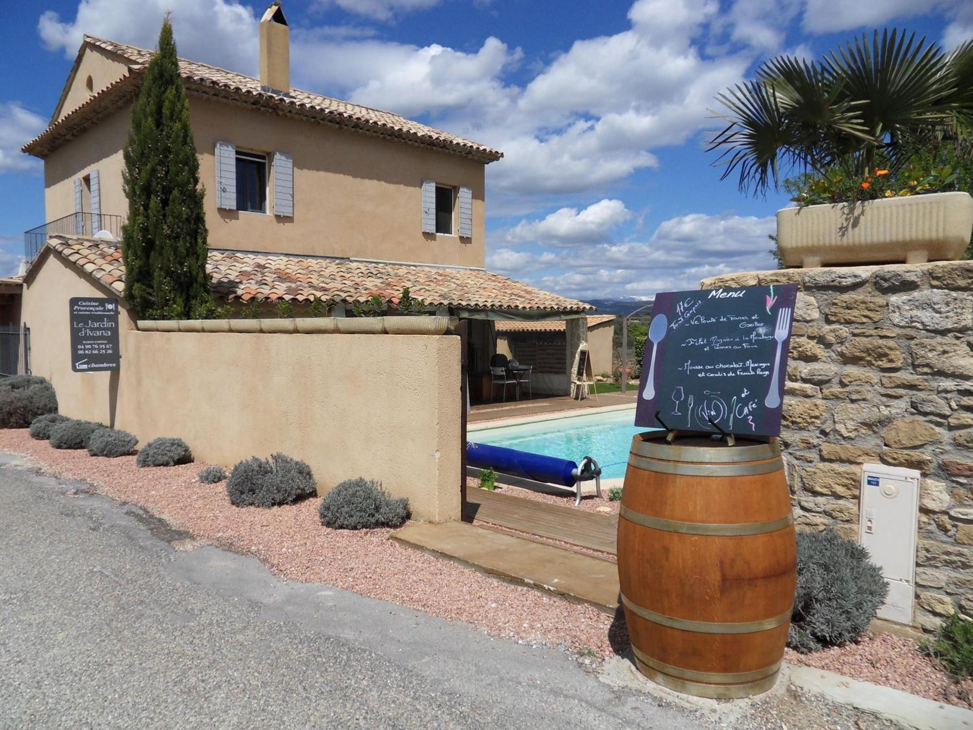 Le Jardin D'Ivana Chambres D'Hotes B&B Avec Piscine Chauffee Oppede Bagian luar foto
