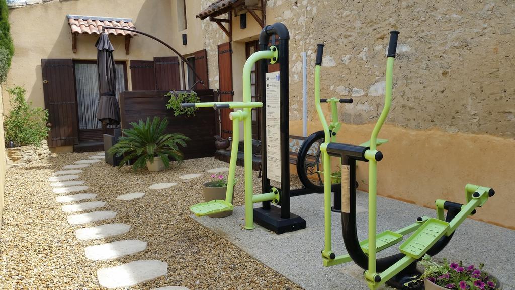 Le Jardin D'Ivana Chambres D'Hotes B&B Avec Piscine Chauffee Oppede Bagian luar foto